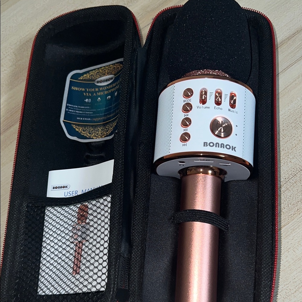 Q37 Wireless Microphone and HIFI Speaker. New, never used